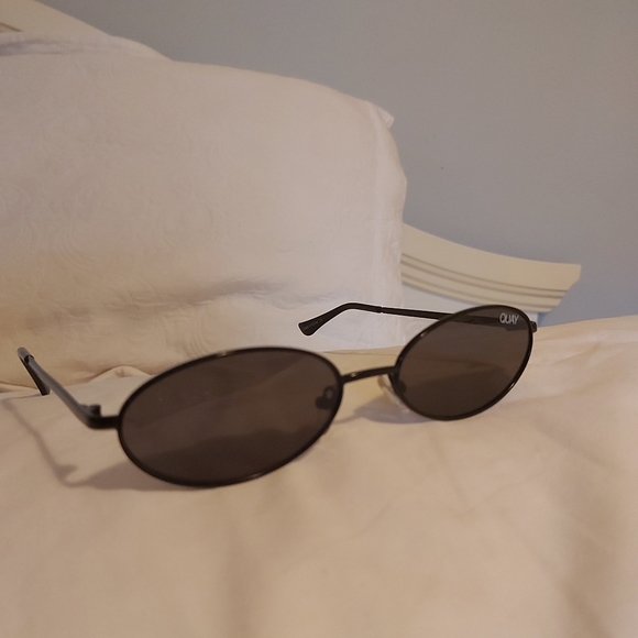 Sunglasses - Picture 4 of 6